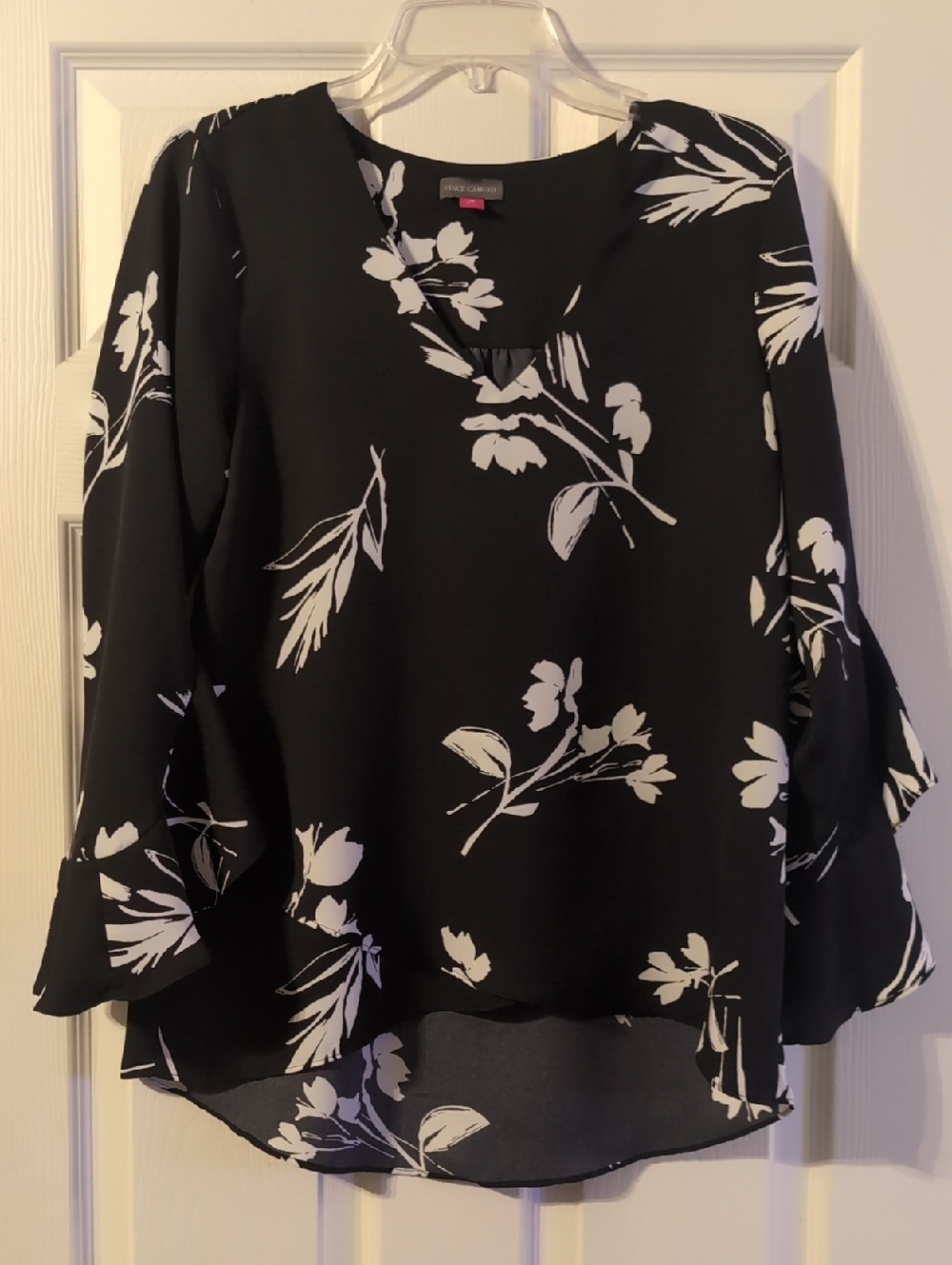 Vince Camuto Black and White Floral V-Neck Long-Sleeve Blouse